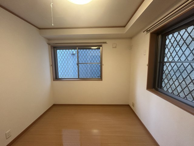 あさひ公園戸建の洋室