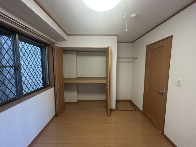 あさひ公園戸建の洋室