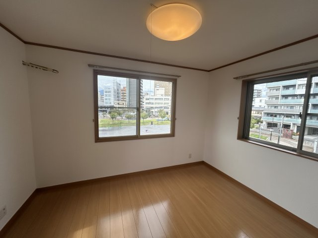 あさひ公園戸建の洋室