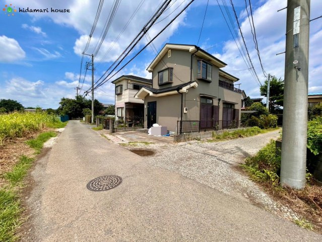 上尾市上野本郷　中古戸建の前面道路含む現地写真