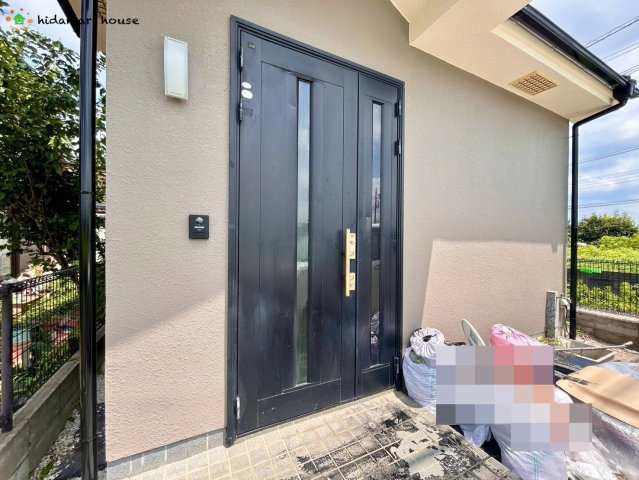 上尾市上野本郷　中古戸建の玄関