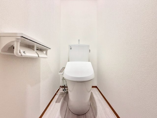 世田谷区北烏山6丁目　新築戸建のトイレ|ウォシュレット付きのトイレはいつも快適！

現地ご見学希望・資料請求などお気軽にお問い合わせ下さい！
03-5990-5201