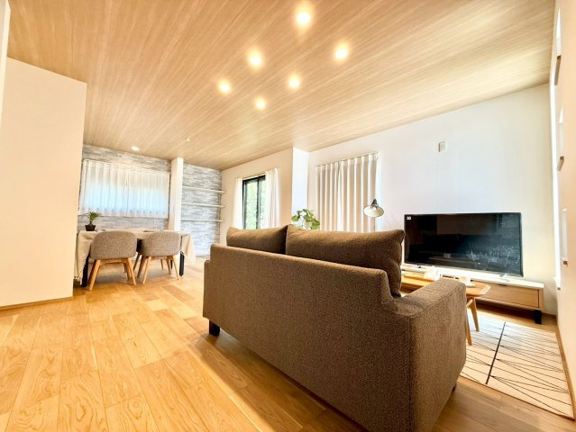 世田谷区北烏山6丁目　新築戸建の居間・リビング|大切なご家族が集まるからこそこだわりたいLDK。お子様が元気に走り回っている姿が目に浮かぶ空間です。

現地ご見学希望・資料請求などお気軽にお問い合わせ下さい！
03-5990-5201