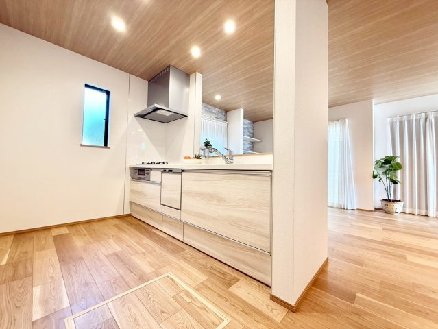世田谷区北烏山6丁目　新築戸建のキッチン|嬉しい対面式キッチンです。家事をしながらリビングにいるご家族とのおしゃべりも楽しめます！

現地ご見学希望・資料請求などお気軽にお問い合わせ下さい！
03-5990-5201