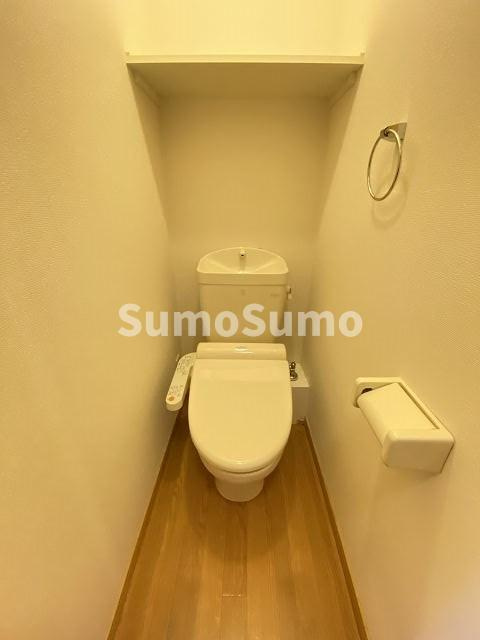 レオパレスアークのトイレ|落ち着いた色調のトイレです