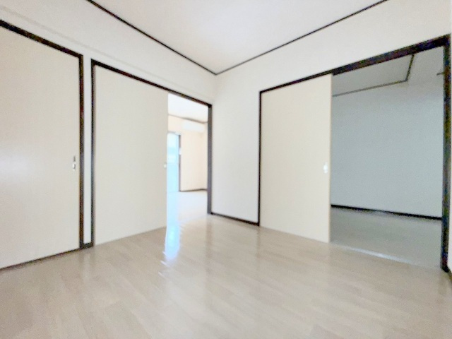 高岡マンションの居間・リビング