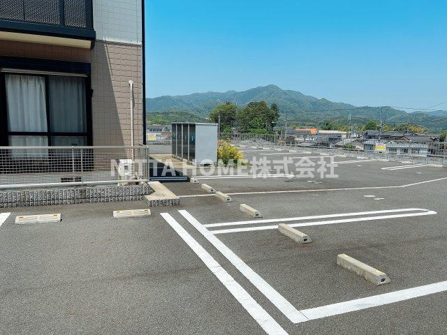 志おみコーポＣの駐車場|敷地内に駐車場も完備★