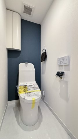 ライオンズマンション西日暮里第二のトイレ|落ち着いた色調のトイレです