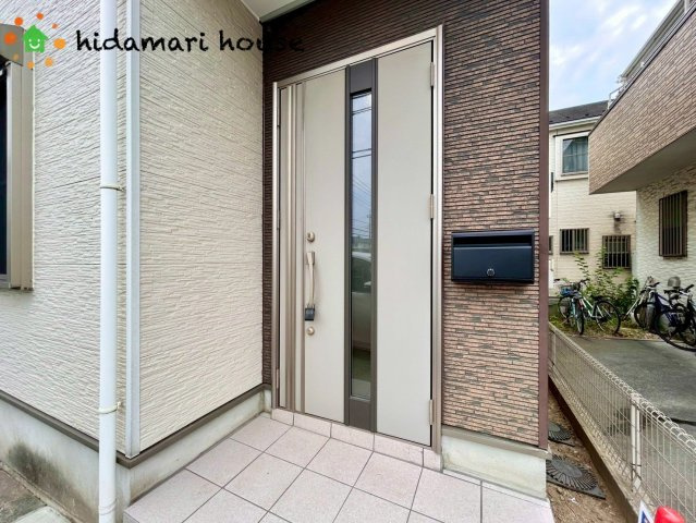 上尾市瓦葺　中古戸建の玄関