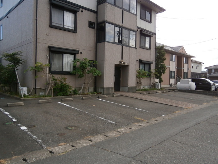 パークホームズ豊の駐車場