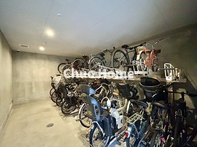 オープンレジデンシア両国森下の駐輪場|【自転車置き場】最新の空き状況や費用などの詳細は担当スタッフまでお問い合わせください。
