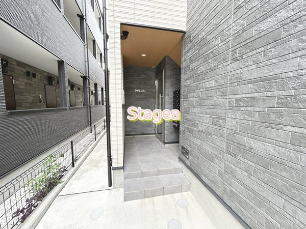 PYLONのエントランス