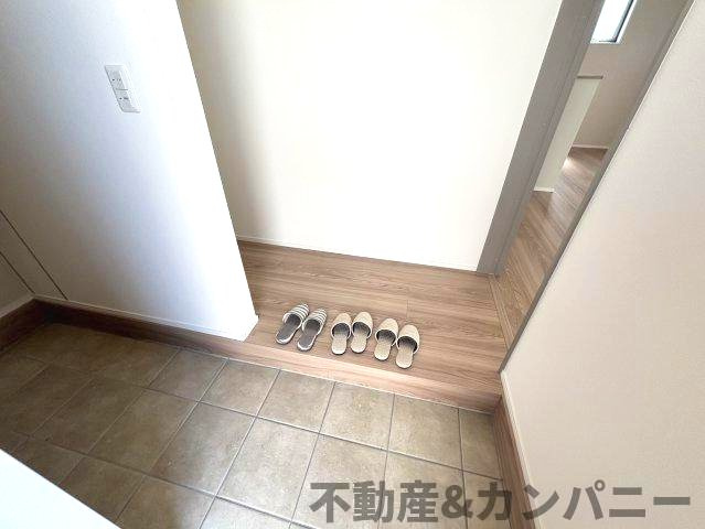 久米窪田町の新築分譲戸建の玄関|きれいな玄関です