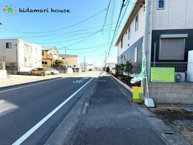 上尾市中妻5丁目　中古戸建の前面道路含む現地写真