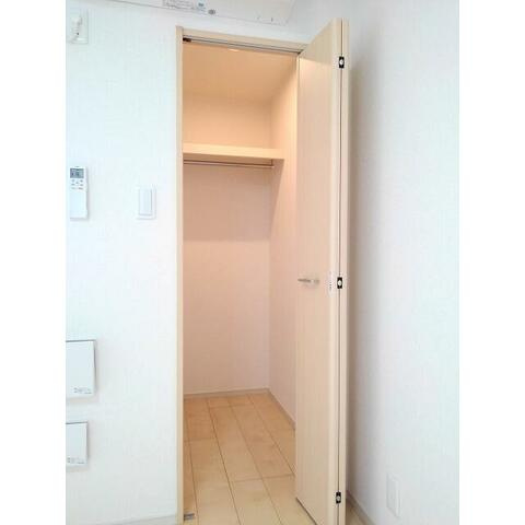 横浜市泉区中田南２丁目の賃貸マンションの収納