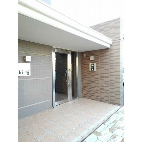 横浜市泉区中田南２丁目の賃貸マンションのエントランス