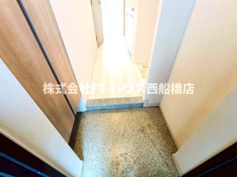 レジディア西船橋の玄関