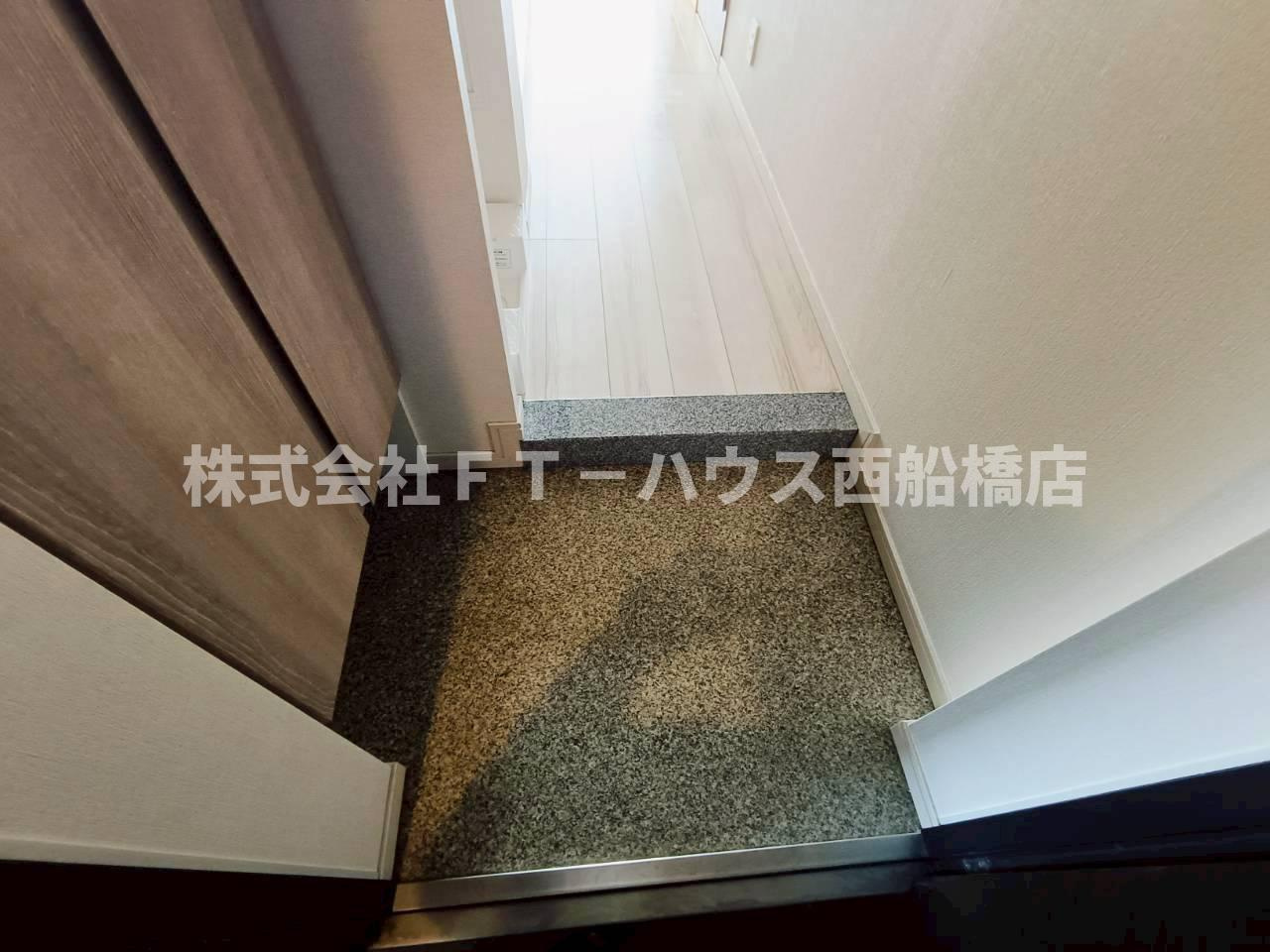 レジディア西船橋の玄関