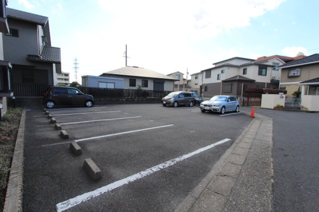サンブルームの駐車場