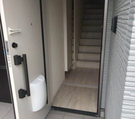CORNIOLOの玄関