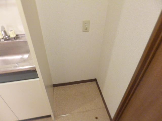 【設備】 | カーサソラッツォ弐番館 | 冷蔵庫置き場です（同物件別室の写真です）