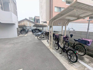 【駐輪場】 | エスリード北田辺第３ | 駐輪場に屋根があるので、雨の日に自転車が濡れにくく嬉しいですね♪
