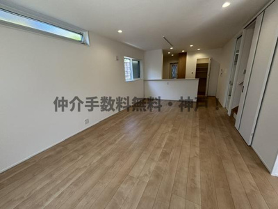 【居間・リビング】 | 神戸市須磨区緑が丘2丁目　新築戸建A号地　仲介手数料無料！ | こちらのリビングで趣味の時間をお楽しみください