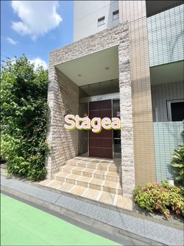ルミエール岸町のエントランス