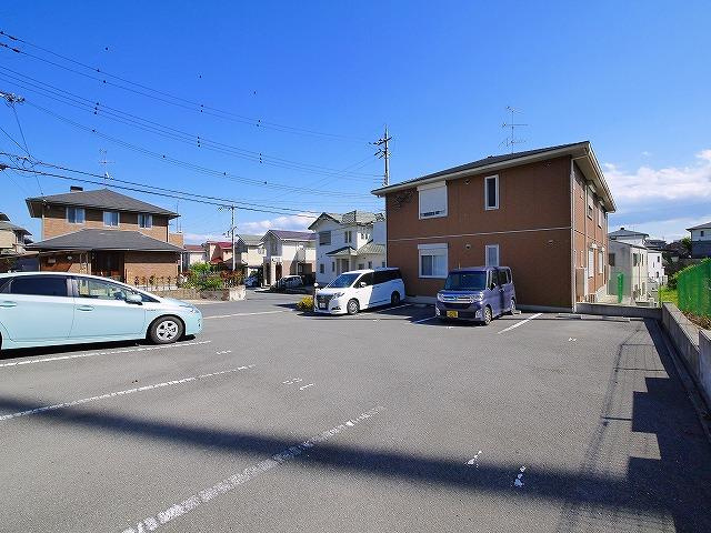 カーサフェリーチェの駐車場|車をお持ちの方に嬉しい駐車場付きの物件です