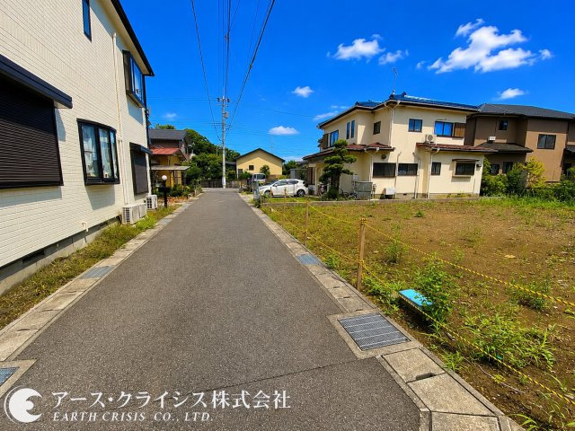 【前面道路含む現地写真】 | 流山市西平井2丁目 | ご家族に合った間取りで、夢のマイホームを建築できます。整形地なので敷地全体を有効活用することができます。