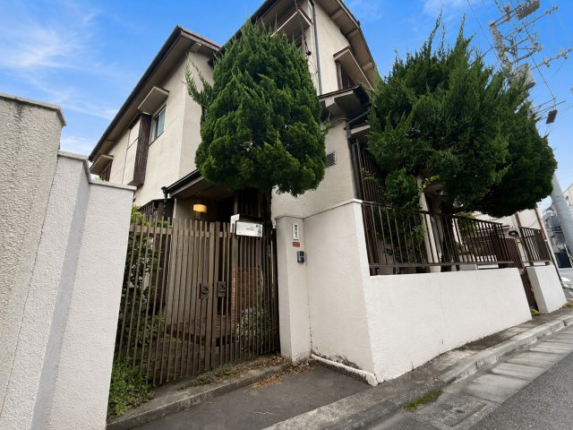 杉並区天沼2丁目　中古戸建の外観|2026.07.13撮影

現地ご見学希望・資料請求などお気軽にお問い合わせ下さい！
03-5990-5201