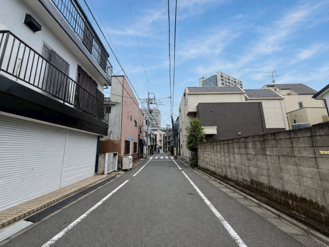 杉並区天沼2丁目　中古戸建の前面道路含む現地写真|2026.07.13撮影

現地ご見学希望・資料請求などお気軽にお問い合わせ下さい！
03-5990-5201
