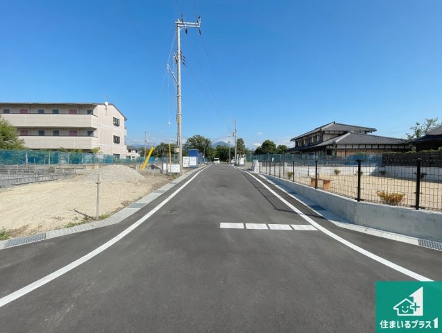 ★長浜市新庄寺町　第6期　新築一戸建ての前面道路含む現地写真|周辺は落ち着いた街並みの住宅地！子育てがしやすい住環境です！まだ未完成ですが、現地でしかわからない事もございます。是非一度ご覧ください。