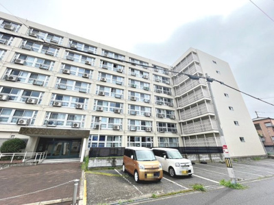 【外観】 | 万代コーポ | ◆７階部分（最上階）につき通風・眺望良好◆穏やかな風が舞い込む快適な住まいです♪眺めも綺麗ですので開放的な気分になれますよ♪