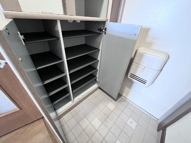 ハイツ岡西Ⅱの収納|下駄箱