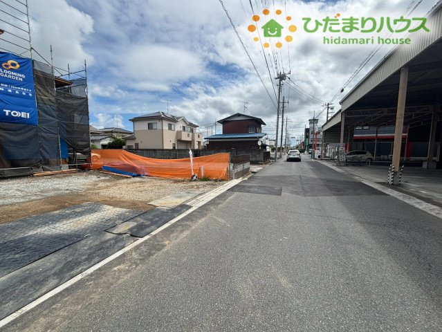 行田市旭町　新築一戸建て　ブルーミングガーデン　02の前面道路含む現地写真