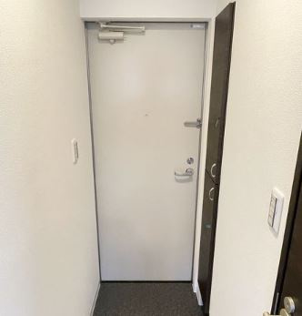 レヴール鳳南の玄関|明るい玄関です