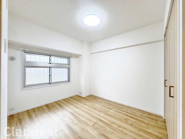 新松戸南パークハウスＢ棟の洋室|ドキドキの新生活も、安心してスタート。ぴったりの住まいを見つけませんか？クランディアが一緒に住まい選びをサポートします‼　まずは、お気軽にお問合せください　＃クランディア