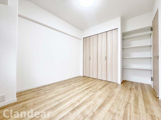 新松戸南パークハウスＢ棟の洋室|ドキドキの新生活も、安心してスタート。ぴったりの住まいを見つけませんか？クランディアが一緒に住まい選びをサポートします‼　まずは、お気軽にお問合せください　＃クランディア