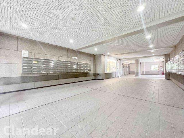 新松戸南パークハウスＢ棟のエントランス|ドキドキの新生活も、安心してスタート。ぴったりの住まいを見つけませんか？クランディアが一緒に住まい選びをサポートします‼　まずは、お気軽にお問合せください　＃クランディア