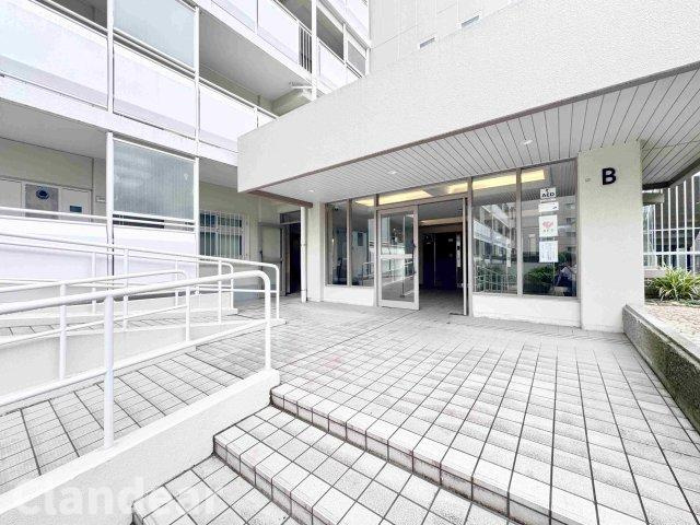 新松戸南パークハウスＢ棟のエントランス|ドキドキの新生活も、安心してスタート。ぴったりの住まいを見つけませんか？クランディアが一緒に住まい選びをサポートします‼　まずは、お気軽にお問合せください　＃クランディア
