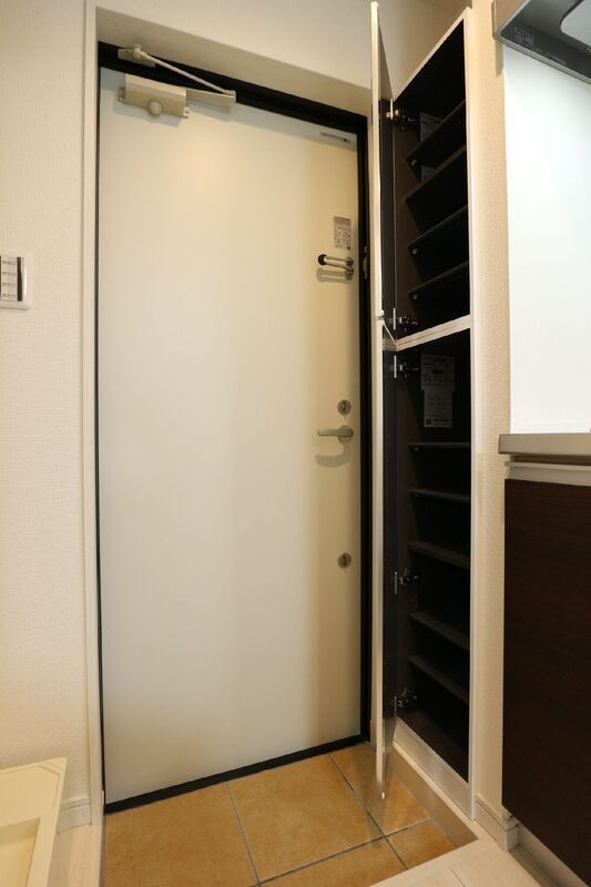 ラ　ヴェリタの玄関
