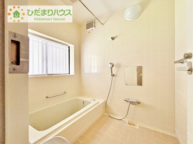 【浴室】 | つくば市小茎　中古戸建 | 今日も１日お疲れでした。広いお風呂で疲れを癒してください、、、♡