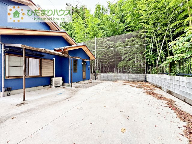 【駐車場】 | つくば市小茎　中古戸建 | 広々駐車場です！
お庭での洗車も楽々ですね♪
