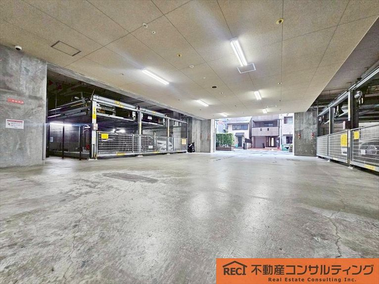 ネバーランド西宮の駐車場