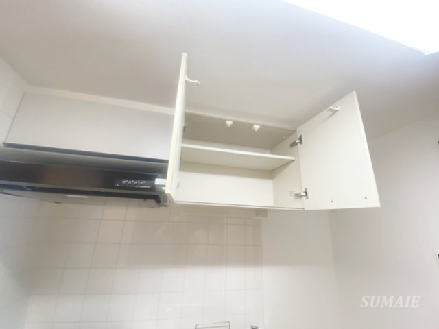 アゼリアヒルハイツのキッチン|キッチン収納上にもあります♪
