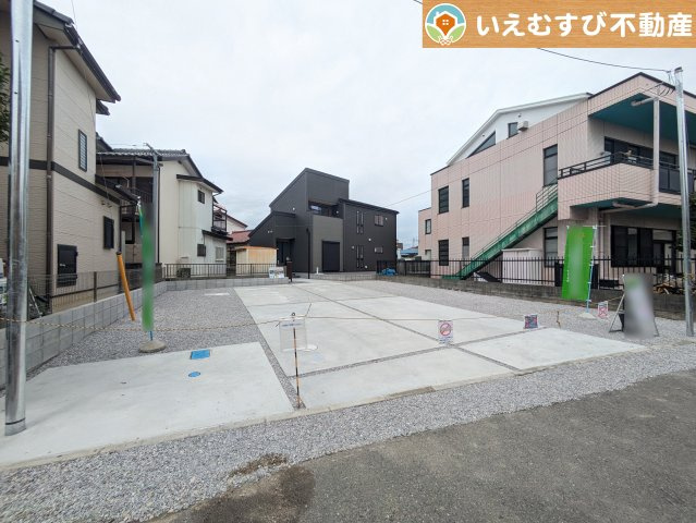 Livele Garden.S　熊谷上之第7の駐車場|4台駐車可能なゆとりのカースペース
複数台車をお持ちでも、お友達が遊びに来てもゆとりの駐車スペース！