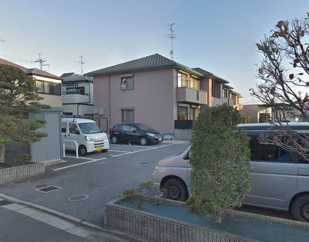 ファミール取石の駐車場|駐車場があるので、車を買う予定の方も安心です