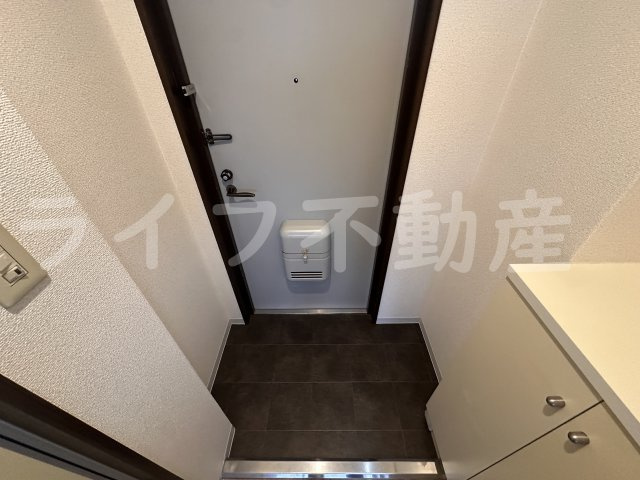 エムロード玉造の玄関