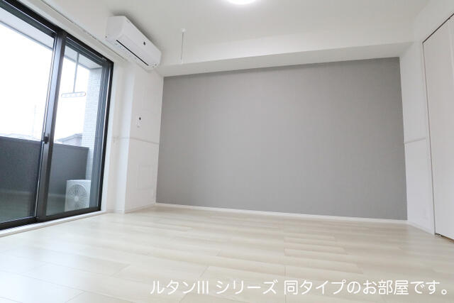 川崎市多摩区長沢４丁目のアパートの洋室